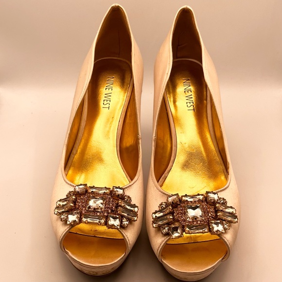 NINE WEST SATIN PLATFORM HEELS - Picture 13 of 13